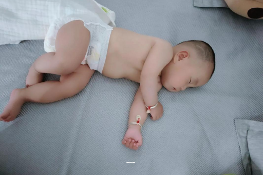 海南孕妇肚子一跳一跳